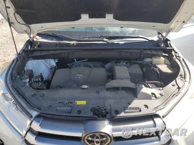 Zdjęcie 12 z 14 samochodu: 2018 TOYOTA HIGHLANDER LE VIN:5TDBZRFH5JS831377 - miniatura