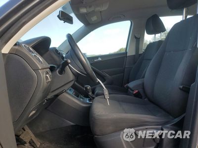 Zdjęcie 7 z 13 samochodu: 2017 VOLKSWAGEN TIGUAN S VIN:WVGBV7AXXHK043433 - miniatura
