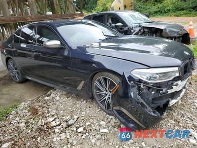 Czwarte zdjęcie samochodu z boku: 2018 BMW M550XI VIN:WBAJB9C56JB286689 - miniatura