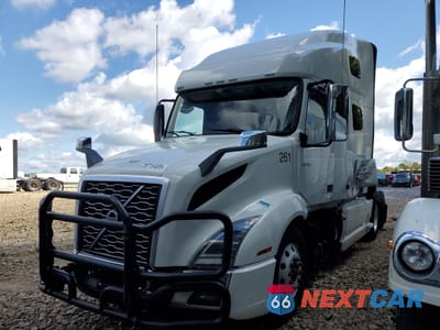 Trzecie zdjęcie samochodu z tyłu: 2023 VOLVO VN VNL VIN:4V4NC9EH9PN337316 - miniatura