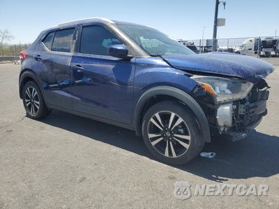 Czwarte zdjęcie samochodu z boku: 2019 NISSAN KICKS S VIN:3N1CP5CU3KL496490 - miniatura