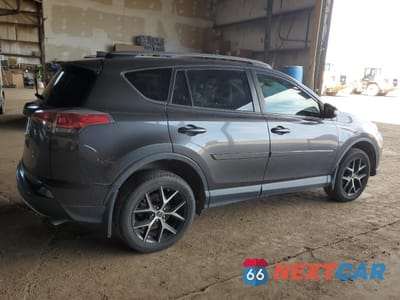 Trzecie zdjęcie samochodu z tyłu: 2018 TOYOTA RAV4 SE VIN:JTMJFREV1JJ231819 - miniatura