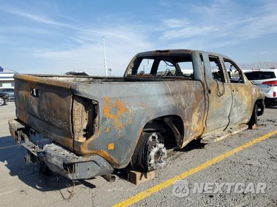 Trzecie zdjęcie samochodu z tyłu: 2017 TOYOTA TUNDRA DOUBLE CAB SR VIN:5TFUW5F18HX623172 - miniatura