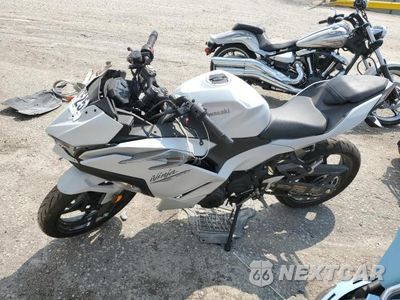 Trzecie zdjęcie samochodu z tyłu: 2025 KAWASAKI EX500 VIN:ML5EXGG12SDA44339 - miniatura