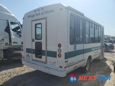 Czwarte zdjęcie samochodu z boku: 2006 FORD ECONOLINE E350 SUPER DUTY CUTAWAY VAN VIN:1FDWE35S86HB37734 - miniatura