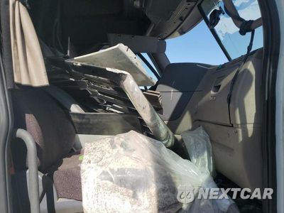 Piąte zdjęcie samochodu w środku: 2017 FREIGHTLINER CASCADIA 125 SEMI TRUCK VIN:3AKJGLDR6HSHZ9805 - miniatura