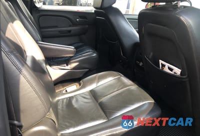 Zdjęcie 6 z 10 samochodu: 2008 GMC YUKON XL K1500 VIN:1GKFK16348J194523 - miniatura