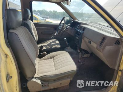 Zdjęcie 7 z 12 samochodu: 1986 NISSAN D21 KING CAB VIN:1N6ND16YXGC427771 - miniatura
