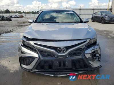 Piąte zdjęcie samochodu w środku: 2024 TOYOTA CAMRY SE NIGHT SHADE VIN:4T1G11AK5RU905076 - miniatura