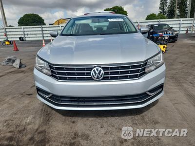Piąte zdjęcie samochodu w środku: 2018 VOLKSWAGEN PASSAT S VIN:1VWAA7A37JC005678 - miniatura