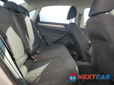 Zdjęcie 10 z 13 samochodu: 2012 VOLKSWAGEN PASSAT S VIN:1VWAP7A34CC024450 - miniatura