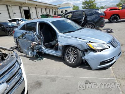 Czwarte zdjęcie samochodu z boku: 2012 CHRYSLER 200 LX VIN:1C3CCBAB4CN257044 - miniatura