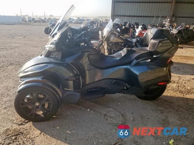 Trzecie zdjęcie samochodu z tyłu: 2019 CAN-AM SPYDER ROADSTER RT VIN:2BXNBDD23KV001369 - miniatura