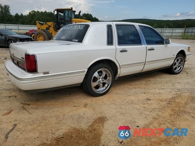 Trzecie zdjęcie samochodu z tyłu: 1996 LINCOLN TOWN CAR SIGNATURE VIN:1LNLM82W8TY720942 - miniatura