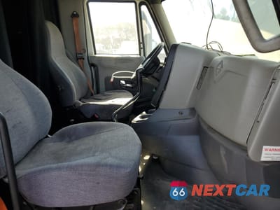 Piąte zdjęcie samochodu w środku: 2016 INTERNATIONAL PROSTAR SEMI TRUCK VIN:3HSDJAPR9GN107422 - miniatura