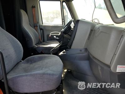 Piąte zdjęcie samochodu w środku: 2016 INTERNATIONAL PROSTAR SEMI TRUCK VIN:3HSDJAPR9GN107422 - miniatura