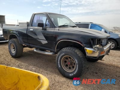 Czwarte zdjęcie samochodu z boku: 1989 TOYOTA PICKUP 1/2 TON SHORT WHEELBASE DLX VIN:JT4VN01D5K6001413 - miniatura