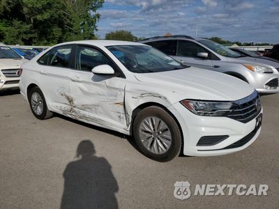 Czwarte zdjęcie samochodu z boku: 2019 VOLKSWAGEN JETTA S VIN:3VWC57BU6KM043326 - miniatura