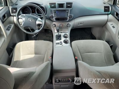 Zdjęcie 8 z 14 samochodu: 2013 TOYOTA HIGHLANDER BASE VIN:5TDBK3EH7DS239843 - miniatura