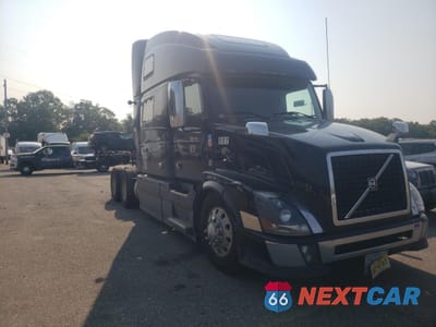 2014 VOLVO VN VNL - TRUCKS SEMI TRUCK 4V4NC9EH4EN138932 - główne zdjęcie licytacji z USA - miniatura