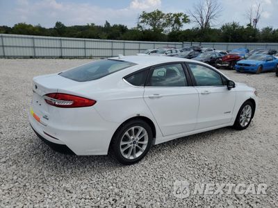 Trzecie zdjęcie samochodu z tyłu: 2019 FORD FUSION SE VIN:3FA6P0LU5KR184056 - miniatura