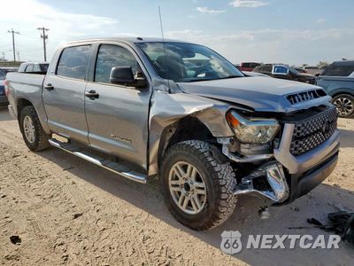Czwarte zdjęcie samochodu z boku: 2018 TOYOTA TUNDRA CREWMAX SR5 VIN:5TFEM5F1XJX127306 - miniatura
