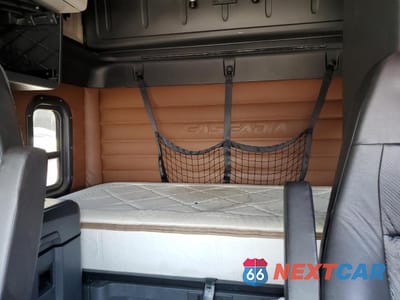 Zdjęcie 6 z 10 samochodu: 2020 FREIGHTLINER CASCADIA 126 SEMI TRUCK VIN:3AKJHHDR4LSMC3762 - miniatura