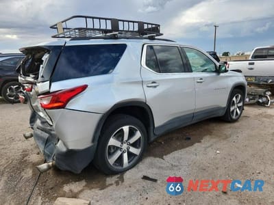 Trzecie zdjęcie samochodu z tyłu: 2021 CHEVROLET TRAVERSE LT VIN:1GNEVHKW8MJ217973 - miniatura
