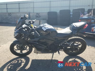 Trzecie zdjęcie samochodu z tyłu: 2014 KAWASAKI EX300 A VIN:JKAEX8A10EA005234 - miniatura