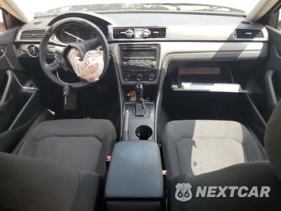 Zdjęcie 8 z 12 samochodu: 2013 VOLKSWAGEN PASSAT S VIN:1VWAP7A32DC085622 - miniatura