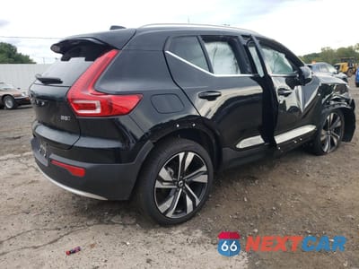Trzecie zdjęcie samochodu z tyłu: 2025 VOLVO XC40 PLUS VIN:YV4L12UE0S2485658 - miniatura