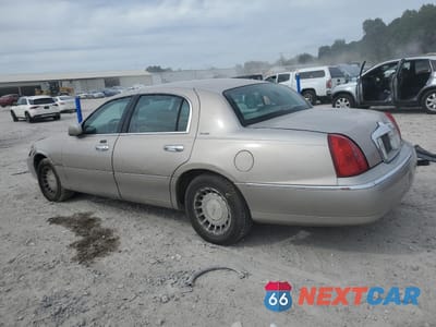 Drugie zdjęcie samochodu z przodu: 2000 LINCOLN TOWN CAR EXECUTIVE VIN:1LNHM81W0YY784410 - miniatura