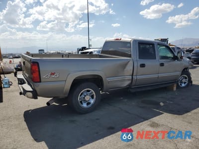 Trzecie zdjęcie samochodu z tyłu: 2002 CHEVROLET SILVERADO K2500 HEAVY DUTY VIN:1GCHK23102F172400 - miniatura