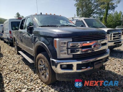 Czwarte zdjęcie samochodu z boku: 2019 FORD F350 SUPER DUTY VIN:1FT8W3BT0KEG22422 - miniatura