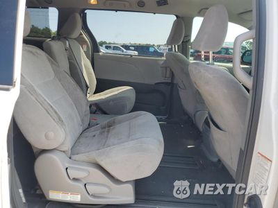 Zdjęcie 11 z 15 samochodu: 2019 TOYOTA SIENNA LE VIN:5TDKZ3DC1KS983095 - miniatura