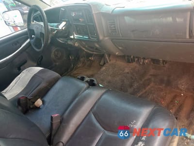 Zdjęcie 8 z 12 samochodu: 2006 CHEVROLET SILVERADO C3500 VIN:1GBJC34U46E274344 - miniatura