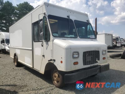Czwarte zdjęcie samochodu z boku: 2021 FORD ECONOLINE E450 SUPER DUTY COMMERCIAL STRIPPED CHASSIS DELIVERY TRUCK OR VAN DELIVERY VAN VIN:1FC3E4KK0MDC17471 - miniatura