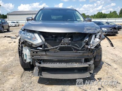 Piąte zdjęcie samochodu w środku: 2018 NISSAN ROGUE S VIN:5N1AT2MV0JC806915 - miniatura