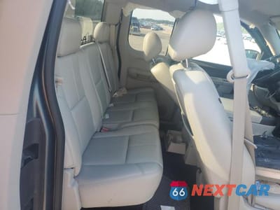 Zdjęcie 10 z 13 samochodu: 2011 CHEVROLET SILVERADO K1500 LT VIN:1GCRKSE39BZ455038 - miniatura