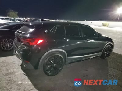 Trzecie zdjęcie samochodu z tyłu: 2020 BMW X2 XDRIVE28I VIN:WBXYJ1C0XL5P33040 - miniatura