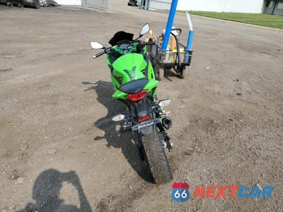 Czwarte zdjęcie samochodu z boku: 2014 KAWASAKI EX300 B VIN:JKAEX8B19EA008258 - miniatura
