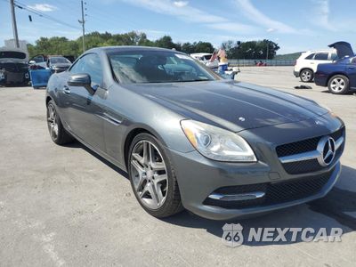 Czwarte zdjęcie samochodu z boku: 2015 MERCEDES-BENZ SLK 250 VIN:WDDPK4HA8FF104065 - miniatura