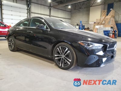 Czwarte zdjęcie samochodu z boku: 2025 MERCEDES-BENZ CLA 250 4MATIC VIN:W1K5J4HBXSN518077 - miniatura