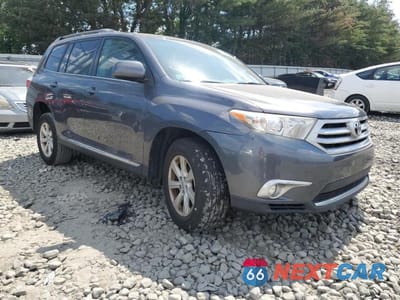 Czwarte zdjęcie samochodu z boku: 2012 TOYOTA HIGHLANDER BASE VIN:5TDBK3EH1CS121401 - miniatura