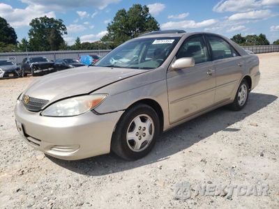 2002 TOYOTA CAMRY LE 4T1BF30K02U010951 - główne zdjęcie licytacji z USA - miniatura