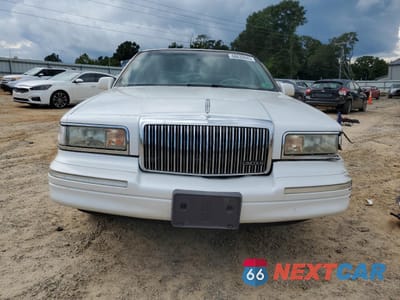 Piąte zdjęcie samochodu w środku: 1996 LINCOLN TOWN CAR SIGNATURE VIN:1LNLM82W8TY720942 - miniatura