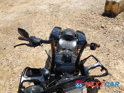 Piąte zdjęcie samochodu w środku: 2020 HARLEY-DAVIDSON FLTRK VIN:1HD1KZF10LB647329 - miniatura