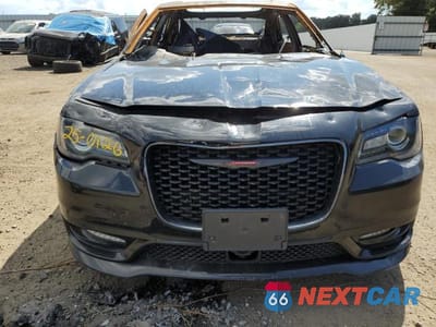 Piąte zdjęcie samochodu w środku: 2021 CHRYSLER 300 S VIN:2C3CCABT5MH515888 - miniatura