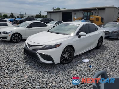 2024 TOYOTA CAMRY SE NIGHT SHADE 4T1G11AK2RU232859 - główne zdjęcie licytacji z USA - miniatura