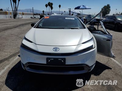 Piąte zdjęcie samochodu w środku: 2024 TOYOTA PRIUS LE VIN:JTDACAAU7R3043703 - miniatura